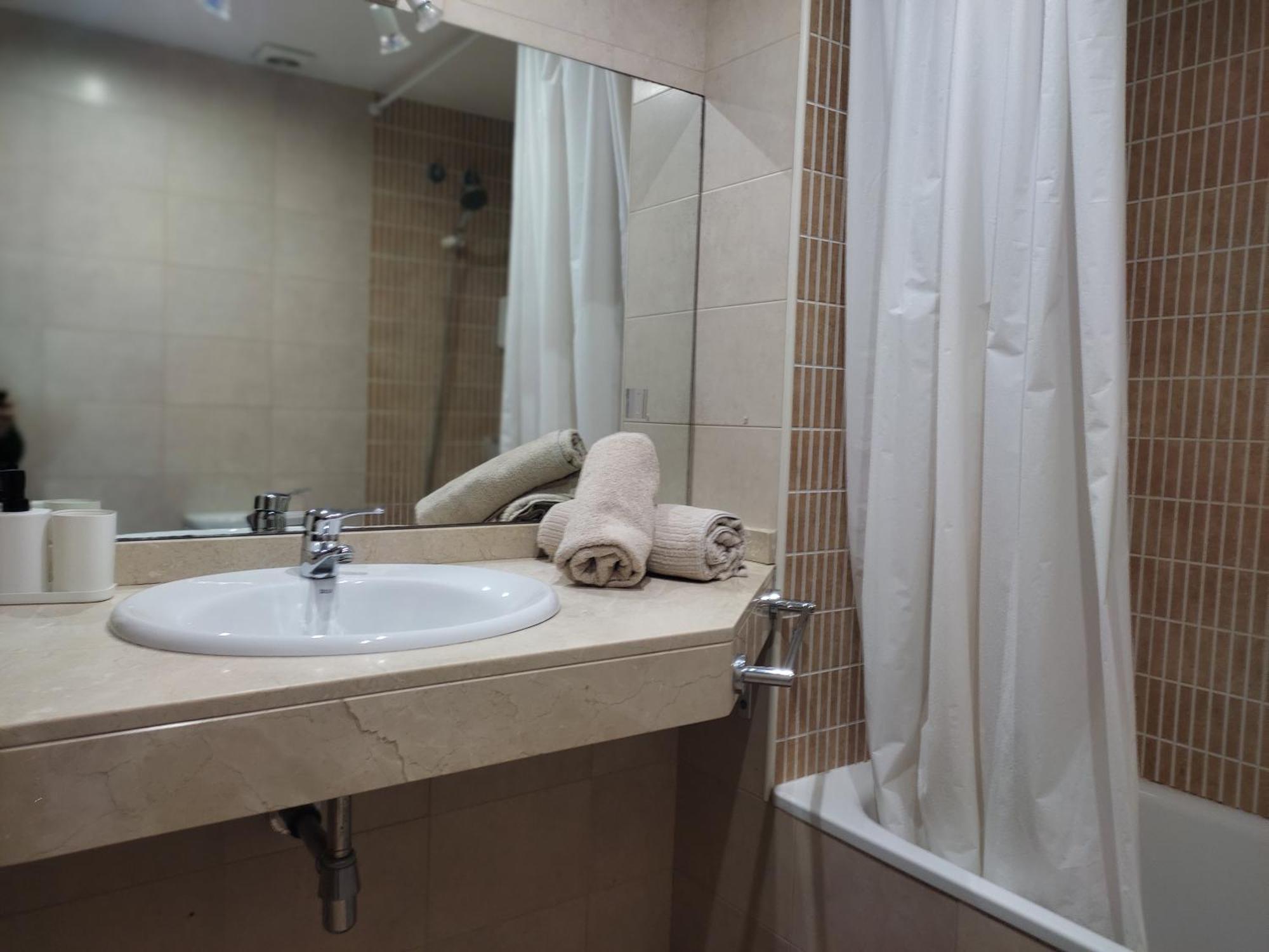 Ap4Us B1 - Apartment For Us - Sightseeing & Beach Near To Barcelona Badalona Buitenkant foto